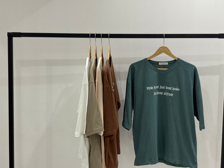 تیشرت زنانه باکسی طرح نوشته جنس نخ پنبه